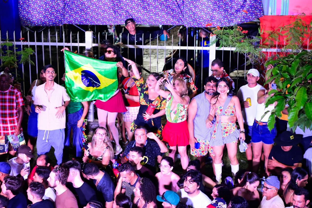 "Vim pela primeira vez, me apaixonei e nunca mais parei": turistas de todo o RN contam por que o "Pingo da Mei Dia" vira vício