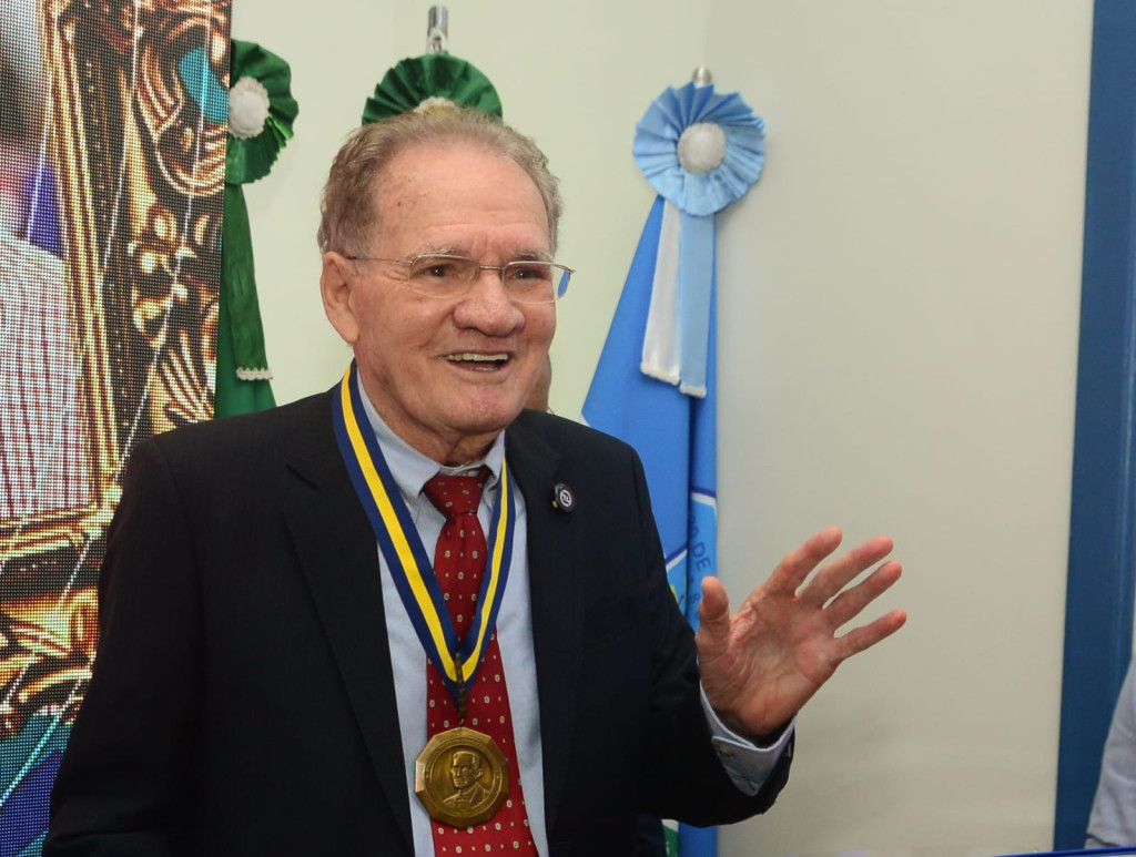 Do balcão do banco à maior honraria da cidade: Genivan Josué Batista recebe a Medalha Prefeito Rodolfo Fernandes